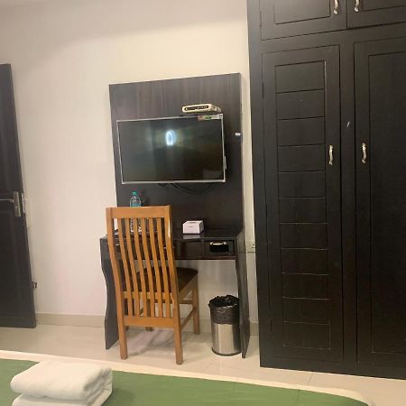 Hotel Greenlife Kochi Екстериор снимка