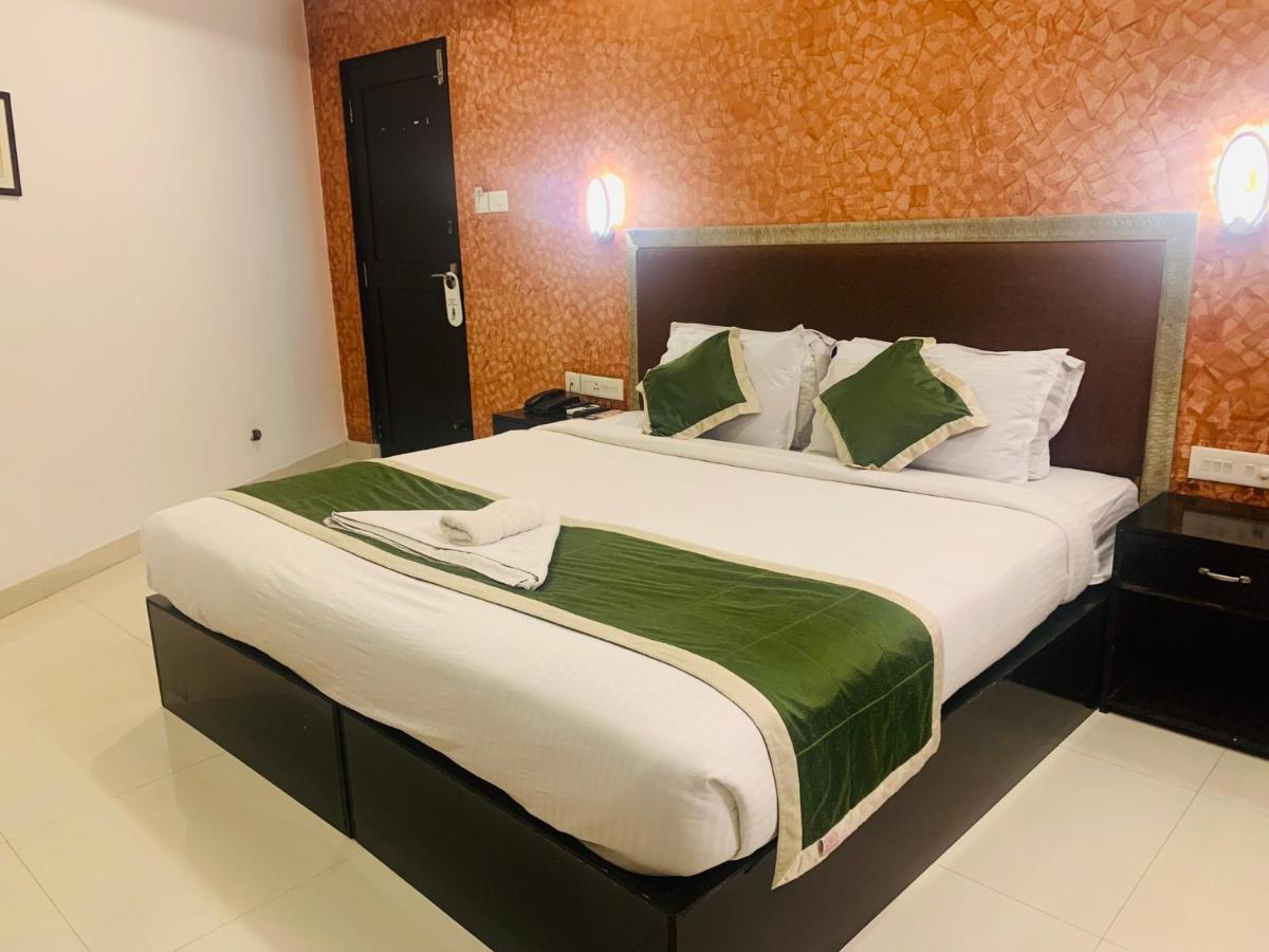 Hotel Greenlife Kochi Екстериор снимка
