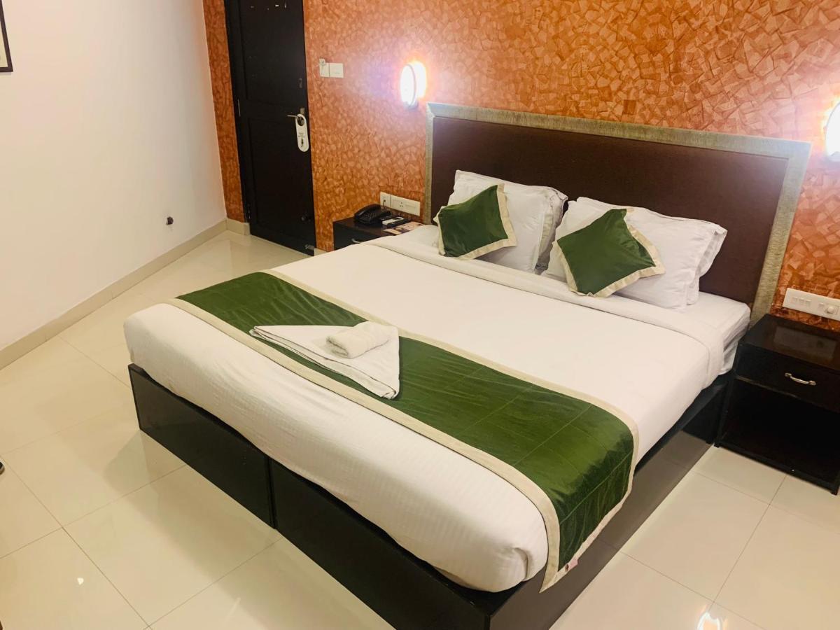 Hotel Greenlife Kochi Екстериор снимка