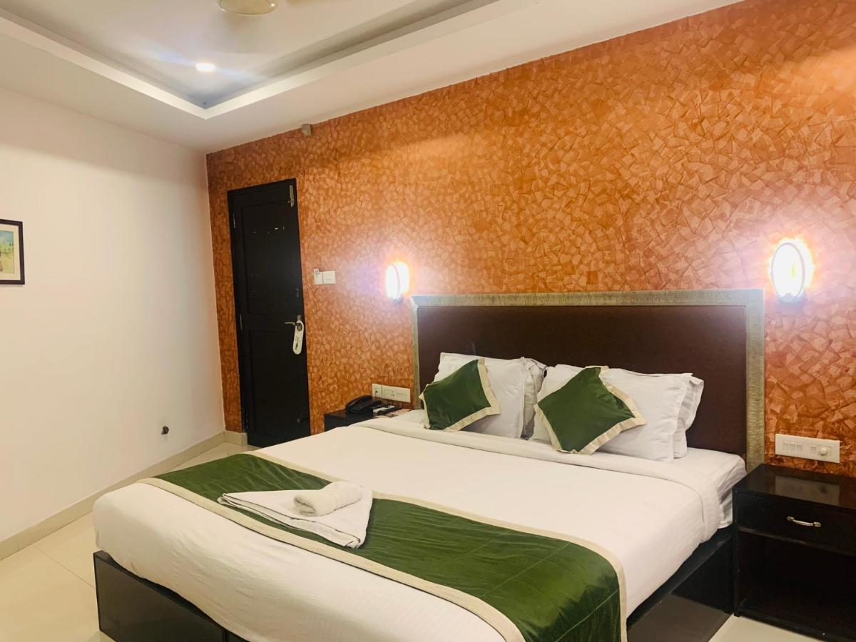 Hotel Greenlife Kochi Екстериор снимка