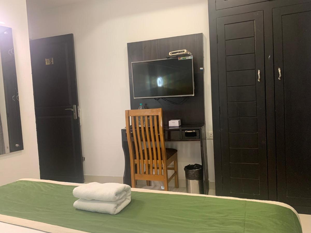 Hotel Greenlife Kochi Екстериор снимка
