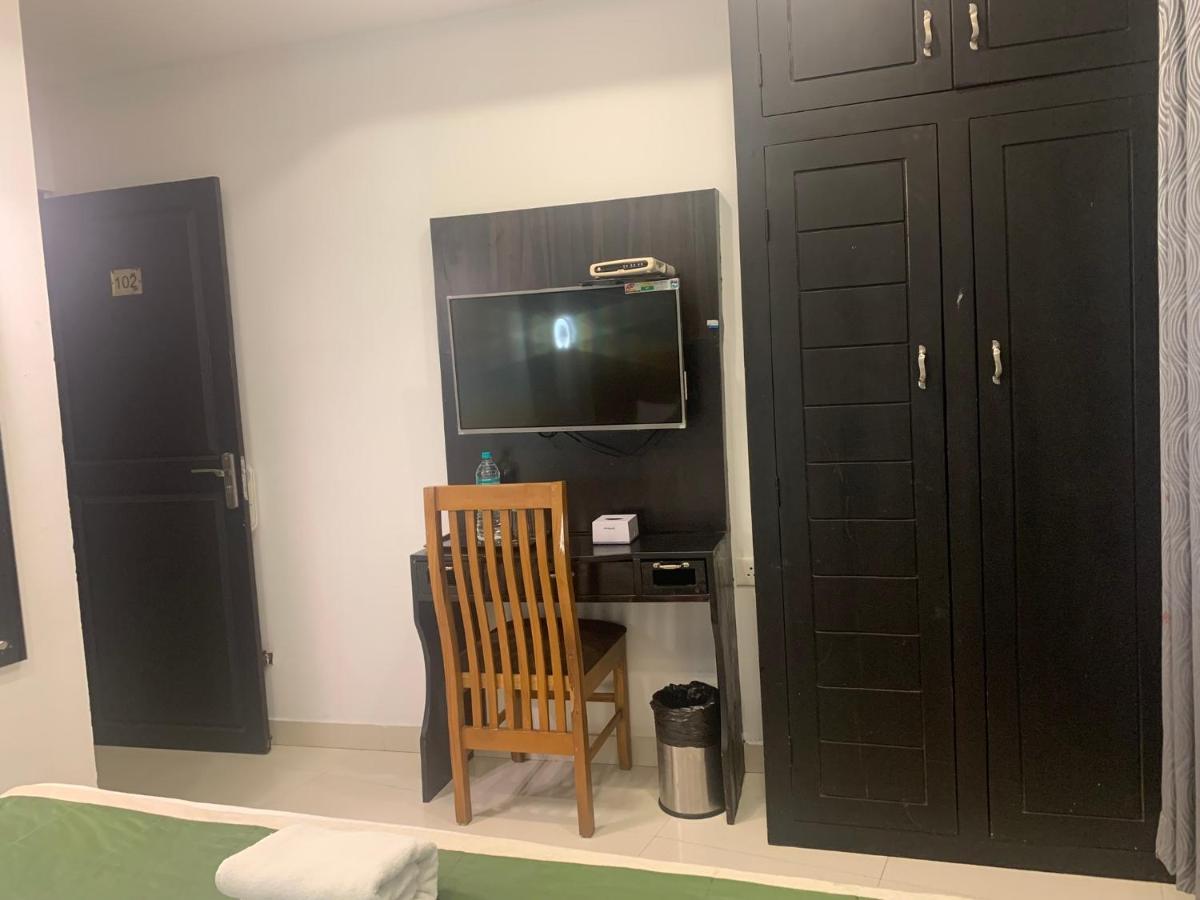 Hotel Greenlife Kochi Екстериор снимка