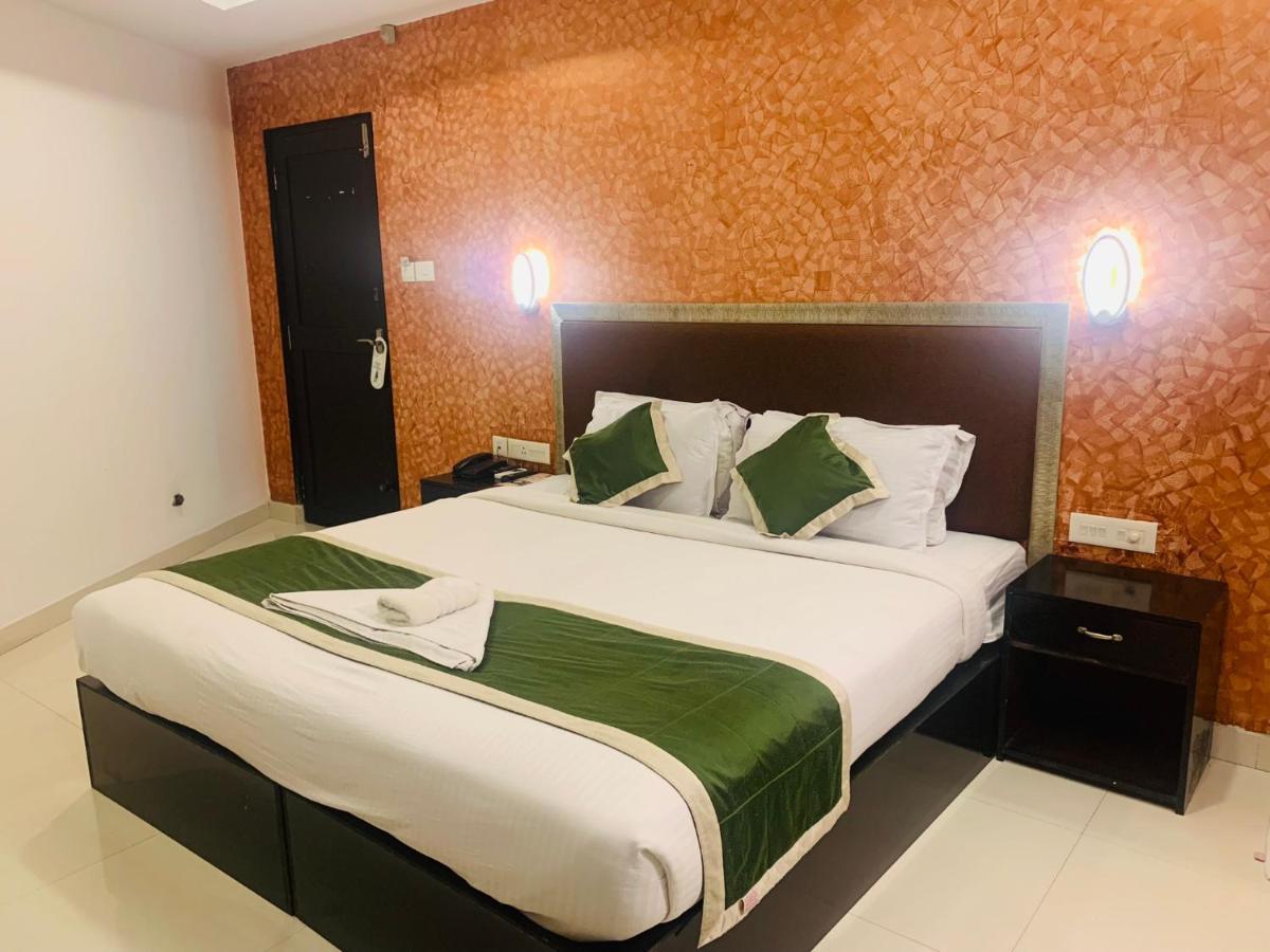 Hotel Greenlife Kochi Екстериор снимка